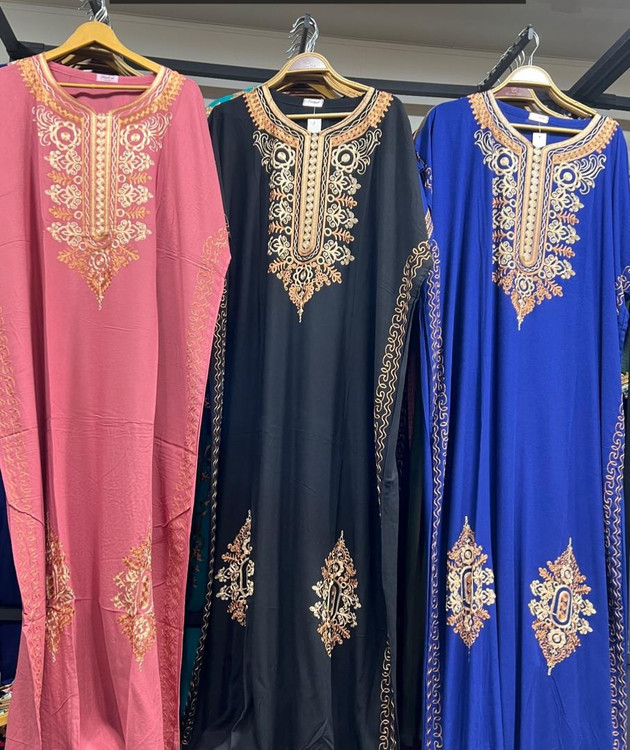 از این محصول سه رنگ صورتی ، بنفش، آبی نفتی موجود است.