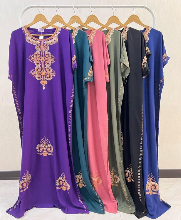 از این محصول چهار رنگ سورمه ای ، سبز آبی، سبز پسته ای و مشکی موجود است.