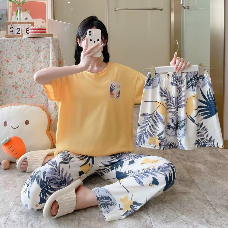 تیشرت زرد رنگ شلوار برگ آبی