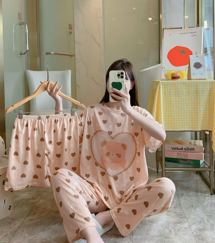 ست تیشرت شلوار شلوارک زنانه طرح خرس قلبی رنگ گلبهی جنس نخ پنبه وارداتی